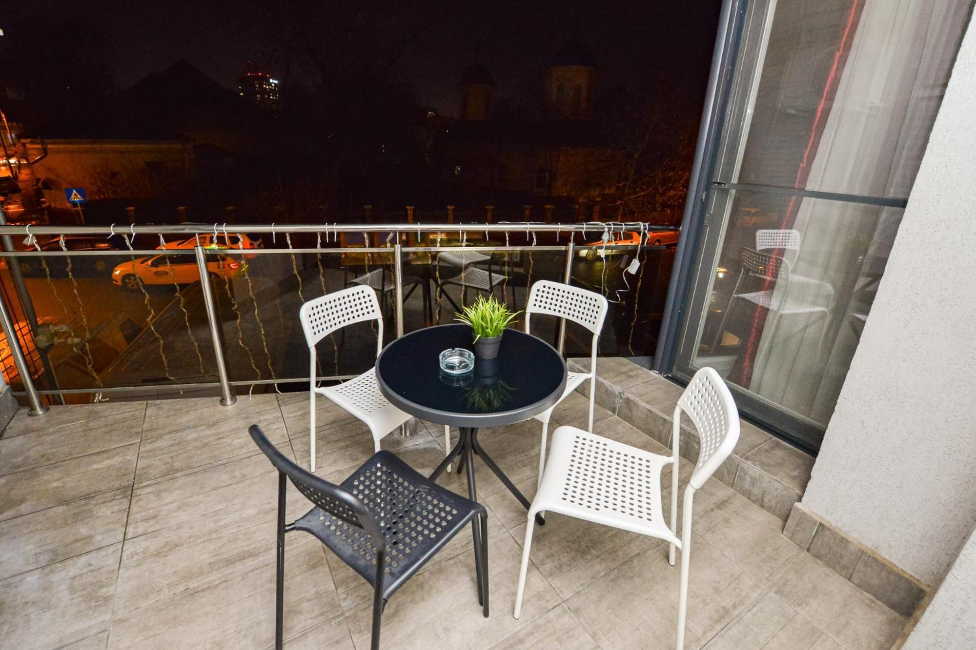 Dracula Adventure Tours Accommodation Bukareszt Zewnętrze zdjęcie