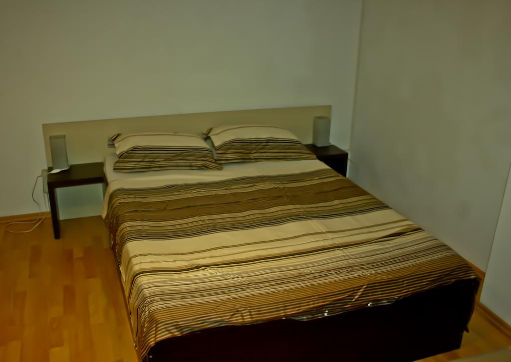 Dracula Adventure Tours Accommodation Bukareszt Zewnętrze zdjęcie